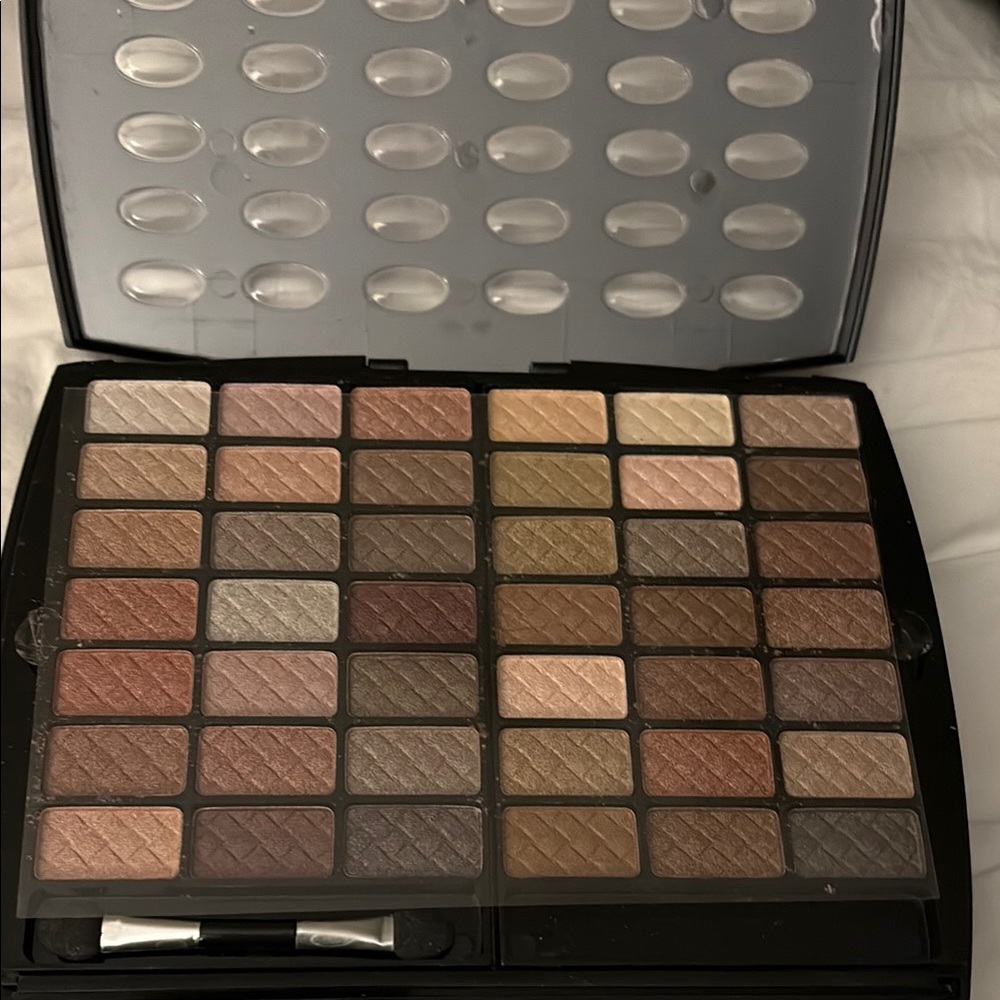107pc Color Compact Professional Palette - Multicolor - Picture 3 of 5